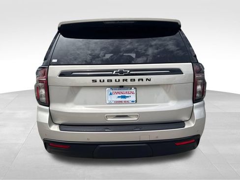 Certified 2023 Chevrolet Suburban Z71 w/ Luxury Package AWD/4WD image 4