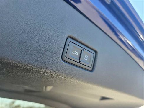Used 2023 Audi Q4 e-tron Prestige AWD/4WD image 17