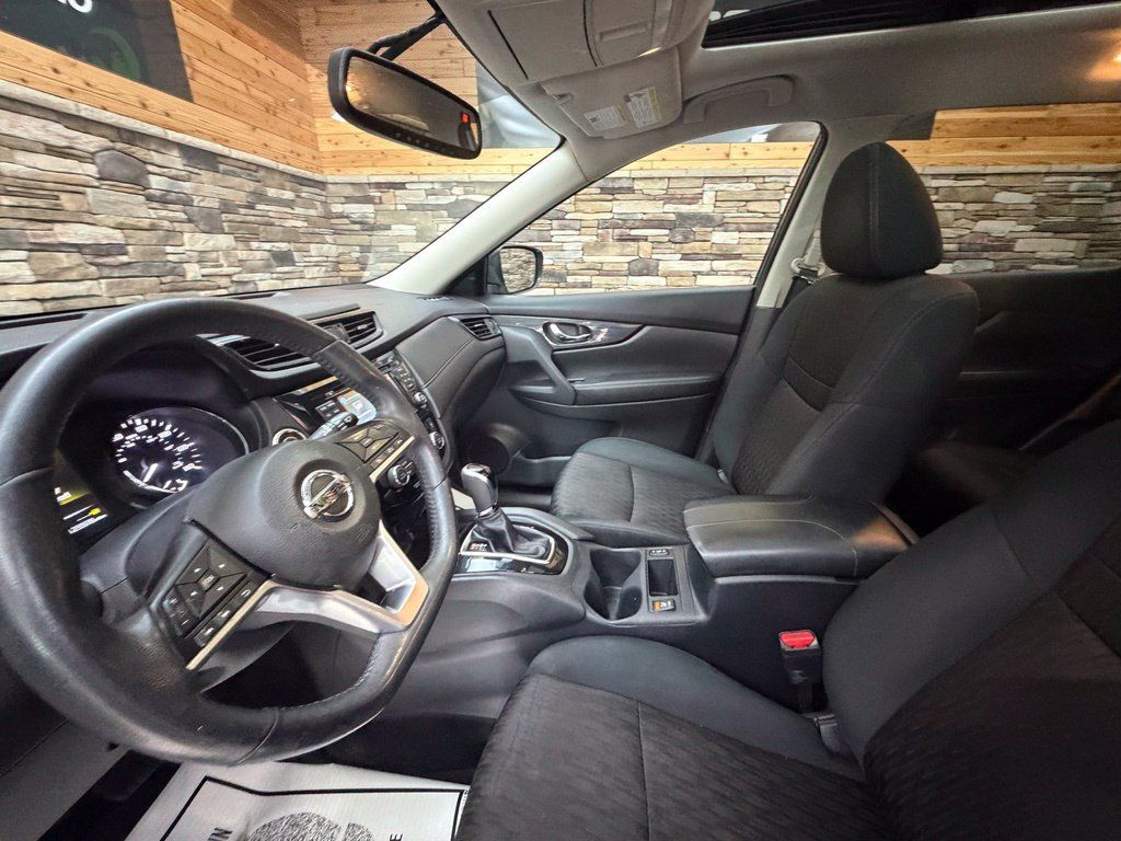 Used 2017 Nissan Rogue SV AWD/4WD image 23