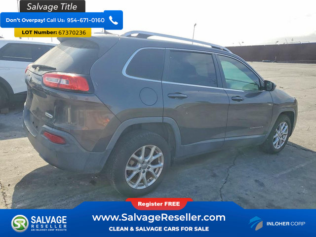 Used 2017 Jeep Cherokee Latitude FWD image 4