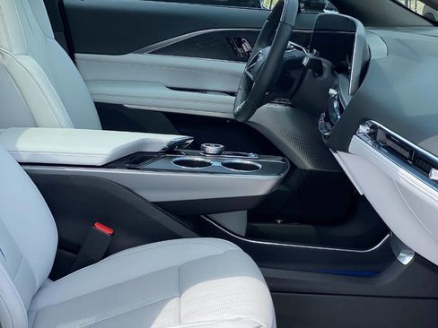 Used 2024 Cadillac Lyriq Luxury image 8