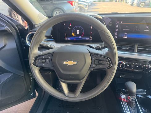Used 2025 Chevrolet Trax LT image 25