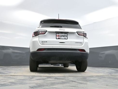 Used 2025 Jeep Compass Limited image 24