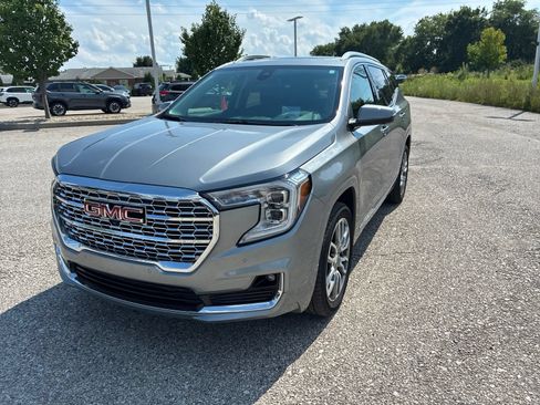 Used 2024 GMC Terrain Denali w/ Denali Premium Package AWD/4WD image 3