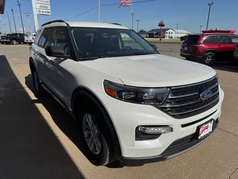 Used 2020 Ford Explorer XLT w/ Equipment Group 202A AWD/4WD image 4