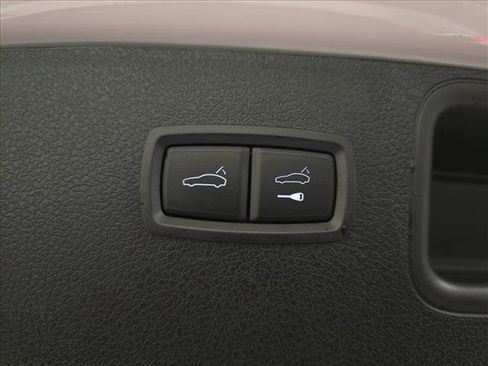 Used 2024 Porsche Macan image 14