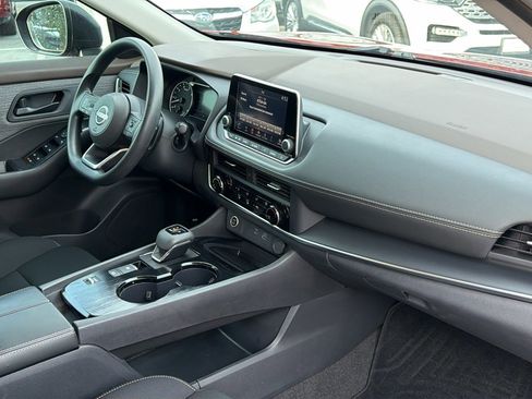 Used 2023 Nissan Rogue S image 34