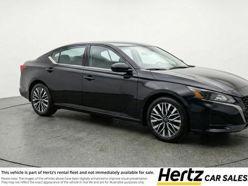Used 2025 Nissan Altima 2.5 SV image 1
