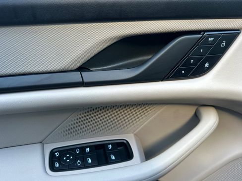 Used 2023 Porsche Taycan image 12