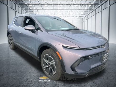 New 2026 Chevrolet Equinox EV LT image 3