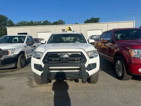 Used 2018 Toyota Tacoma SR w/ SR Convenience Package RWD image 14
