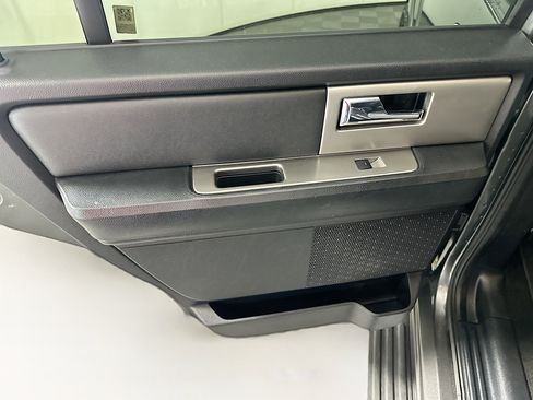 Used 2017 Ford Expedition XLT image 25