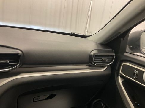 Used 2023 Ford Explorer XLT image 27
