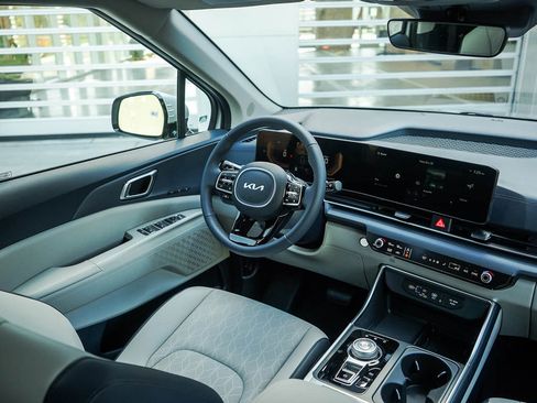 New 2026 Kia Carnival EX image 16