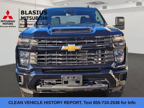 Used 2024 Chevrolet Silverado 2500 Custom w/ Custom Value Package image 3