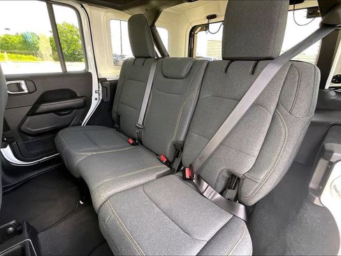 Used 2025 Jeep Wrangler Unlimited Sahara AWD/4WD image 19