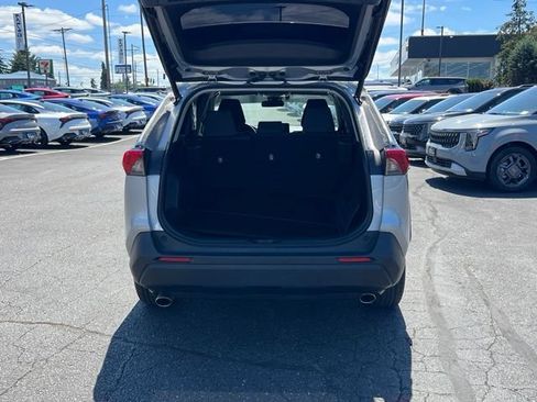 Used 2022 Toyota RAV4 XLE w/ Convenience Package AWD/4WD image 10