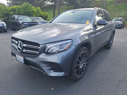Used 2019 Mercedes-Benz GLC 300 4MATIC image 3