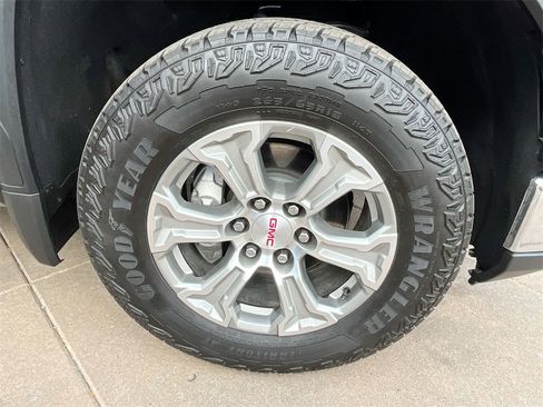 New 2025 GMC Sierra 1500 SLE w/ Max Trailering Package image 9