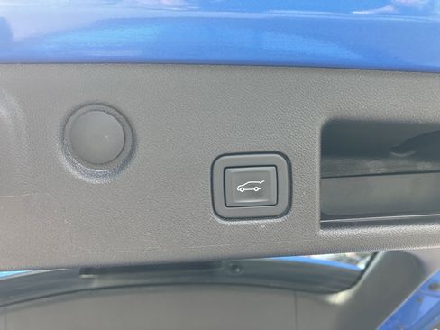 Used 2024 Chevrolet Equinox LT FWD image 18