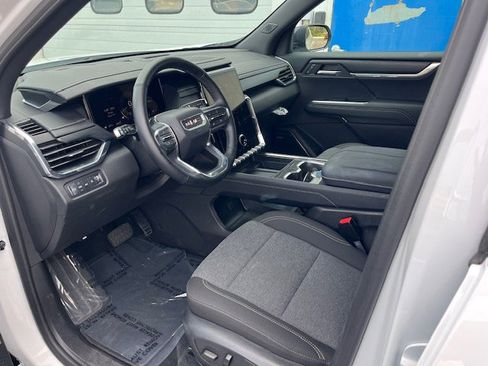 Used 2025 GMC Acadia Elevation image 8