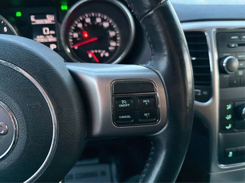 Used 2013 Jeep Grand Cherokee Laredo w/ Laredo E Group image 29