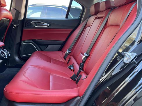 Used 2019 Alfa Romeo Giulia image 37