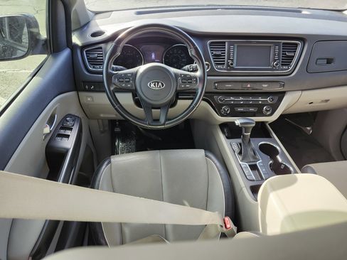 Used 2019 Kia Sedona EX image 25