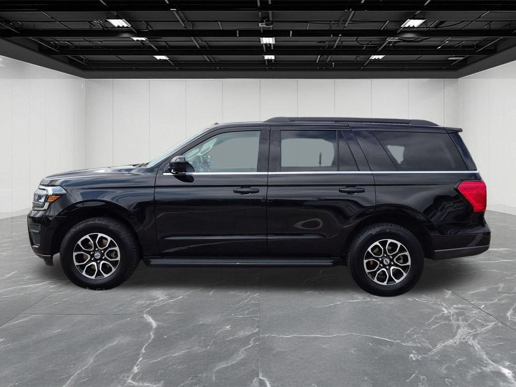Used 2023 Ford Expedition XLT AWD/4WD image 2