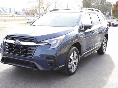 Certified 2025 Subaru Ascent Premium w/ Premium Package image 9