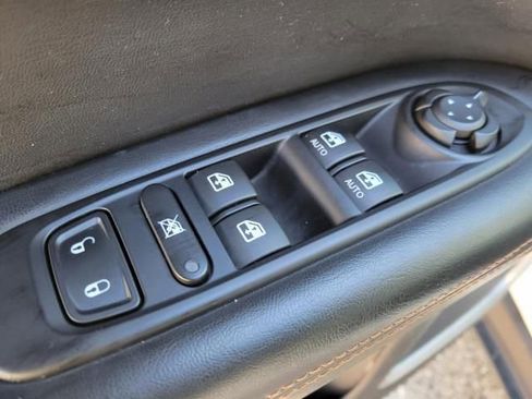 Used 2018 Jeep Compass Limited w/ Navigation Group image 17