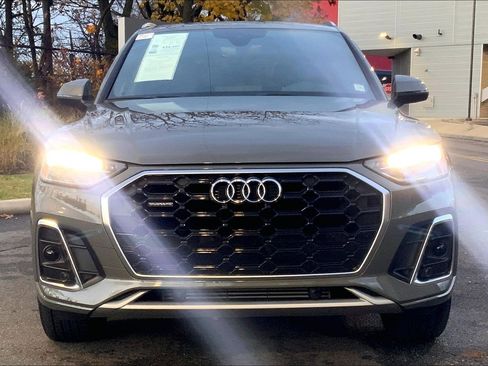 Used 2023 Audi Q5 2.0T Premium w/ Convenience Package image 3