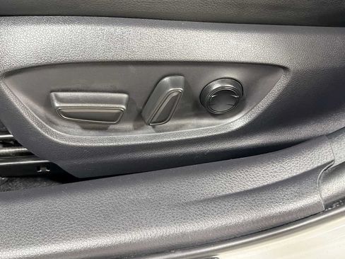 Used 2018 Toyota Camry SE FWD image 14