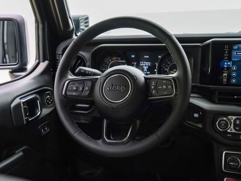 Used 2025 Jeep Wrangler Unlimited Rubicon w/ Technology Group image 36