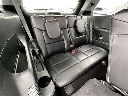 Certified 2024 Ford Explorer XLT w/ Equipment Group 202A image 25