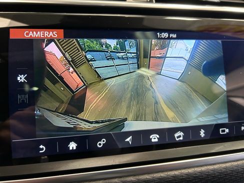 Used 2018 Land Rover Range Rover Velar R-Dynamic SE AWD/4WD image 16