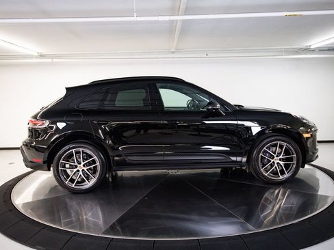 Certified 2026 Porsche Macan AWD/4WD image 8