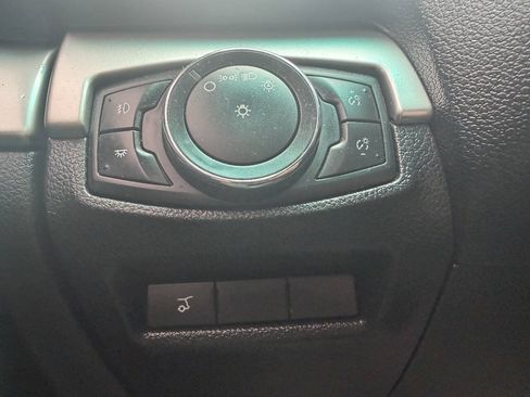 Used 2017 Ford Explorer XLT w/ Equipment Group 202A AWD/4WD image 12