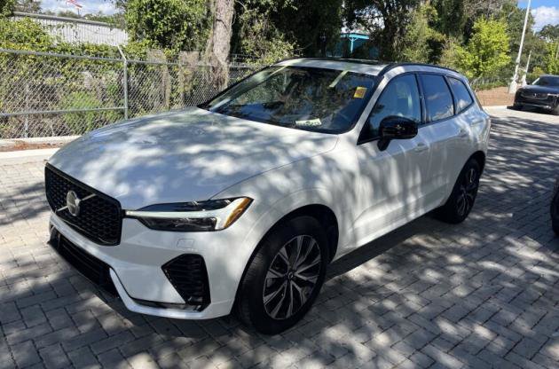 Used 2025 Volvo XC60 B5 Core AWD/4WD image 3