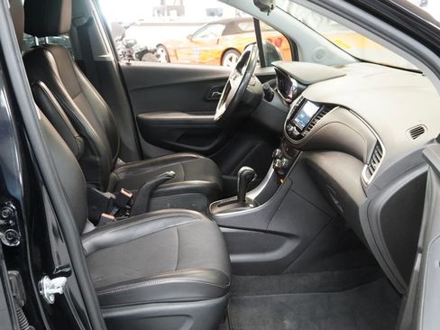 Used 2018 Chevrolet Trax LT w/ LT Convenience Package FWD image 23