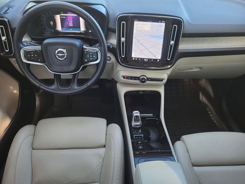 Certified 2023 Volvo XC40 B5 Plus w/ Protection Package Premier image 23