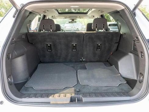 Used 2019 Chevrolet Equinox LT w/ Sun & Navigation Package AWD/4WD image 10
