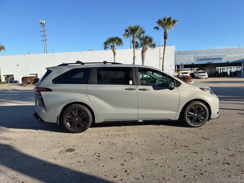 Used 2025 Toyota Sienna XSE w/ XSE Plus Package image 6