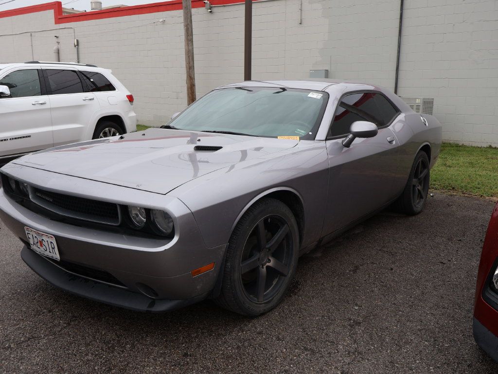 Used 2014 Dodge Challenger SXT RWD image 10