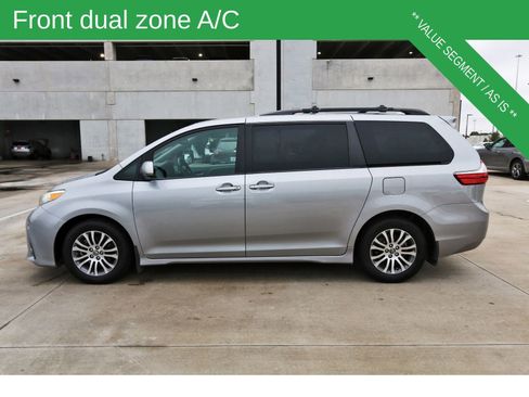 Used 2018 Toyota Sienna XLE image 5