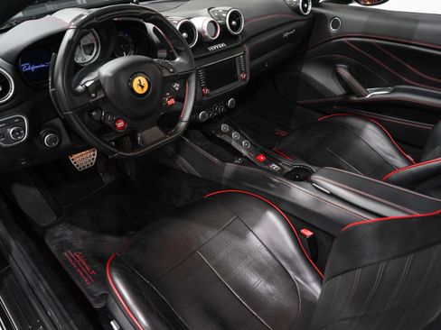 Used 2016 Ferrari California T RWD image 2