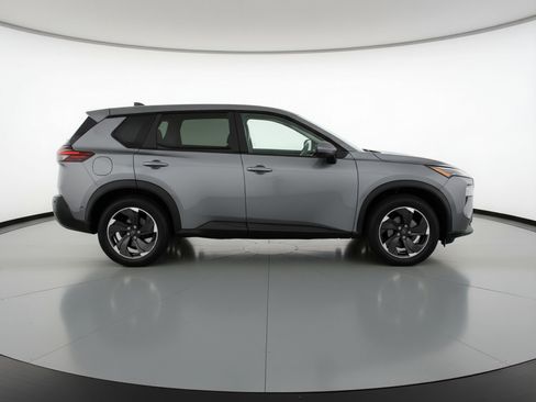 Used 2025 Nissan Rogue SV image 11