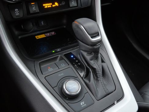 Certified 2022 Toyota RAV4 XSE image 25