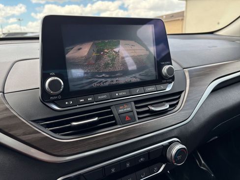 Used 2025 Nissan Altima 2.5 SV FWD image 23