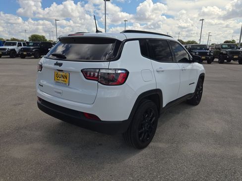 Used 2025 Jeep Compass Latitude w/ Altitude Special Edition AWD/4WD image 3